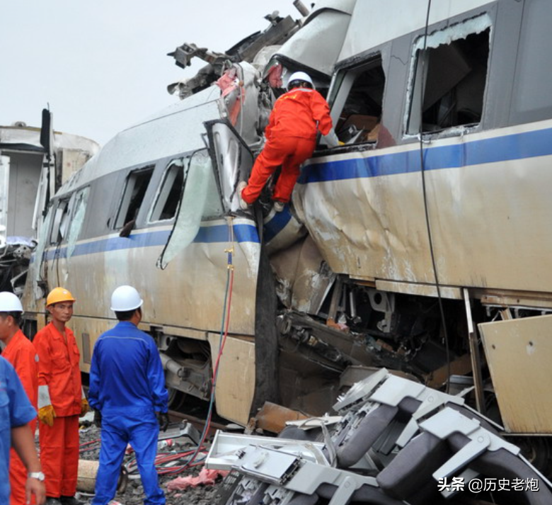 故事：10年前，温州动车事故中幸存下来的小伊伊，如今怎么样了
