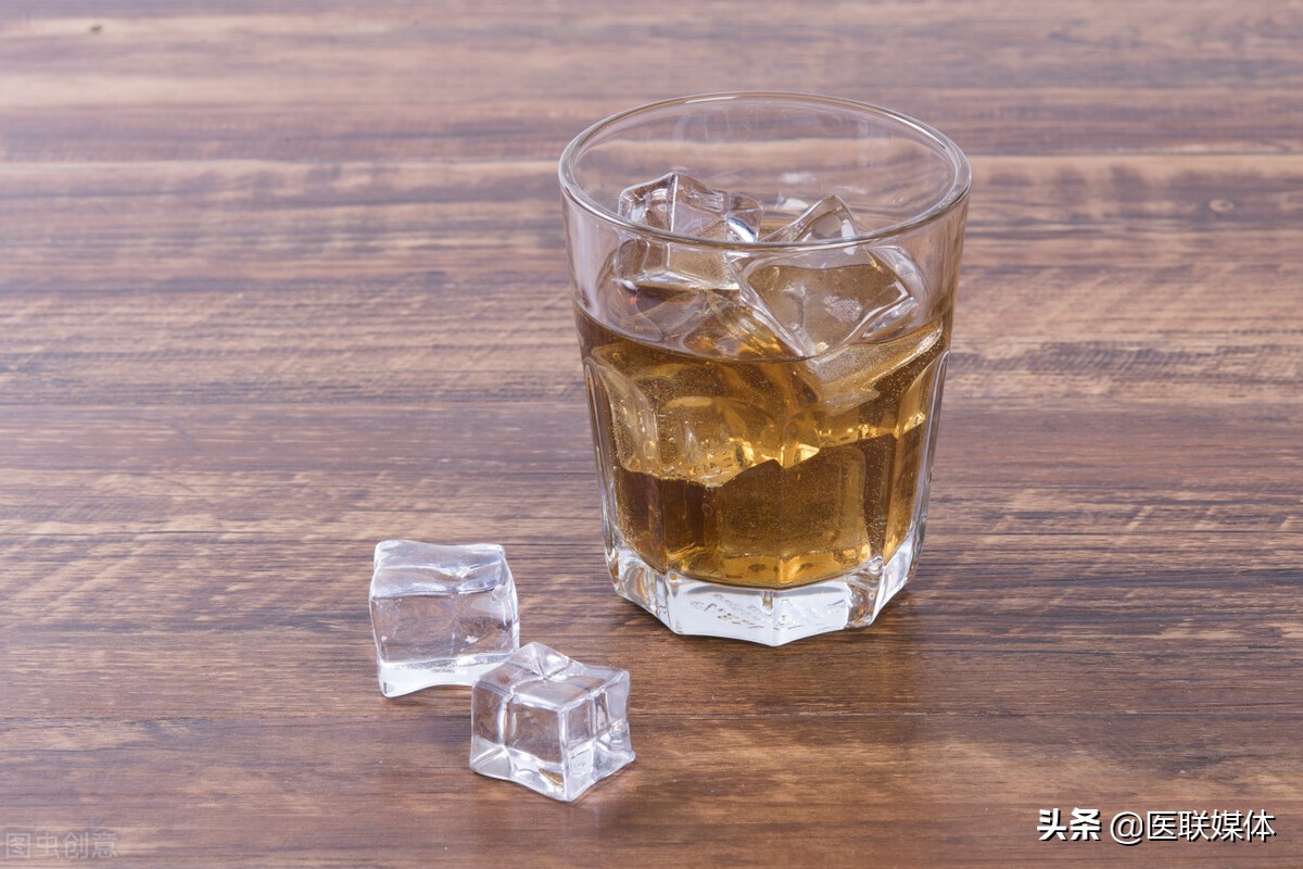 若想远离直肠癌，饮食记住3不要，晚上3坚持，请你做好