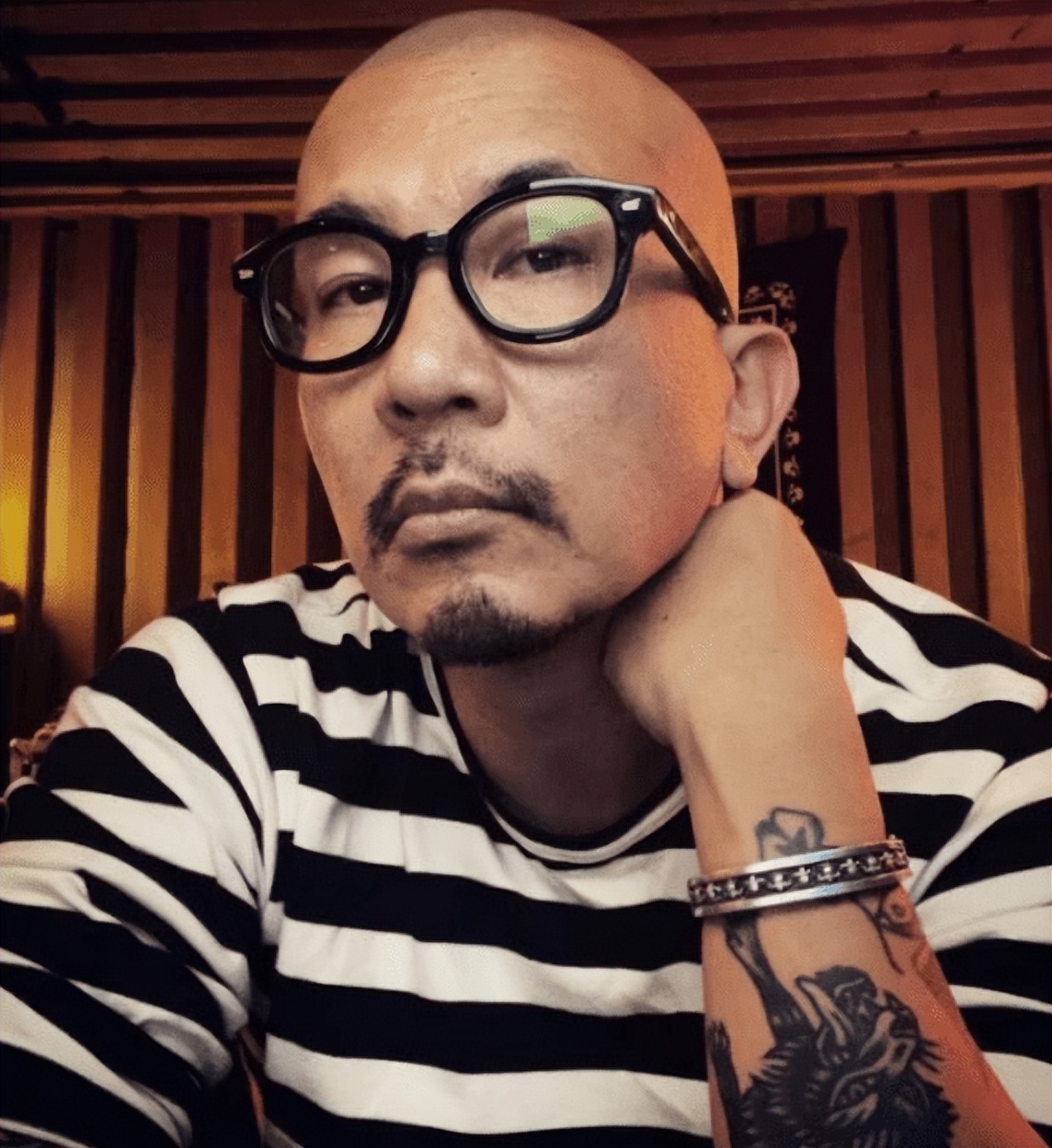 著名导演炮轰大S：你和具俊晔晒情侣鞋，会带坏青少年