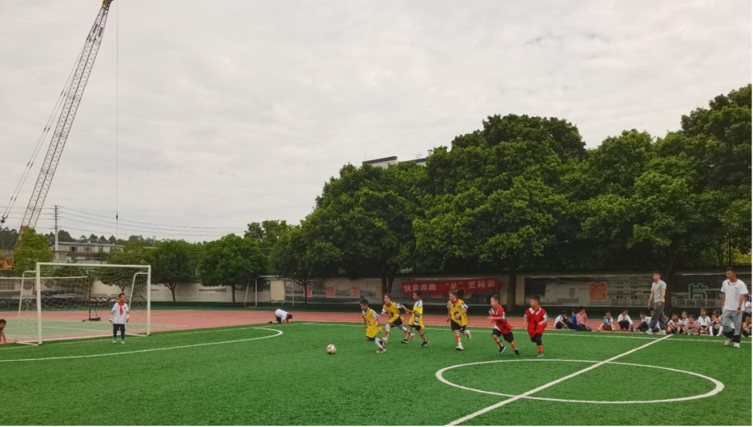 点燃足球热情，放飞追风梦想——煎茶小学班级足球联赛激情开赛