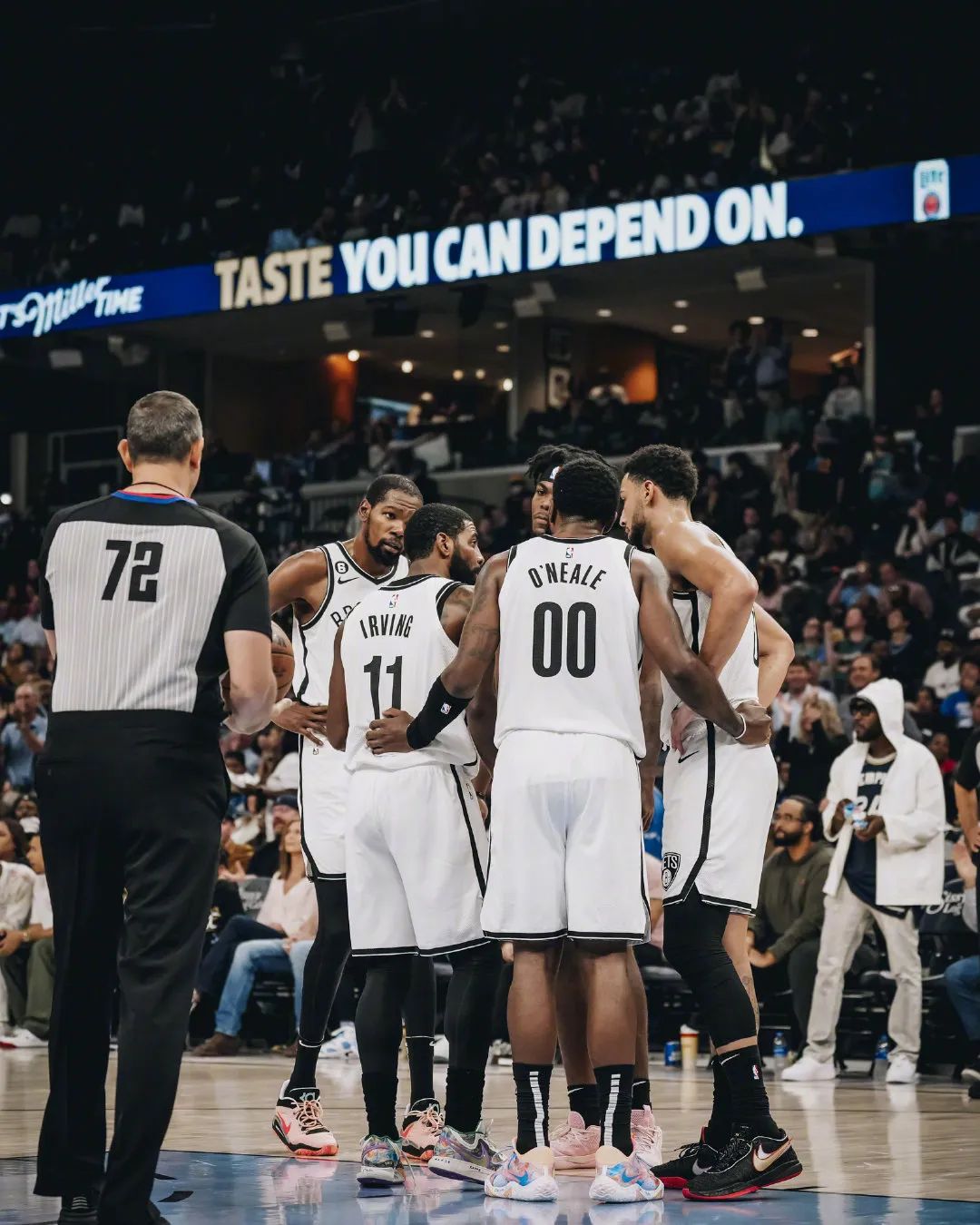 有哪些品牌暂停跟nba合作(NBA官方紧急声明！篮网蔡老板表态！欧文要毁掉自己的篮球生涯)