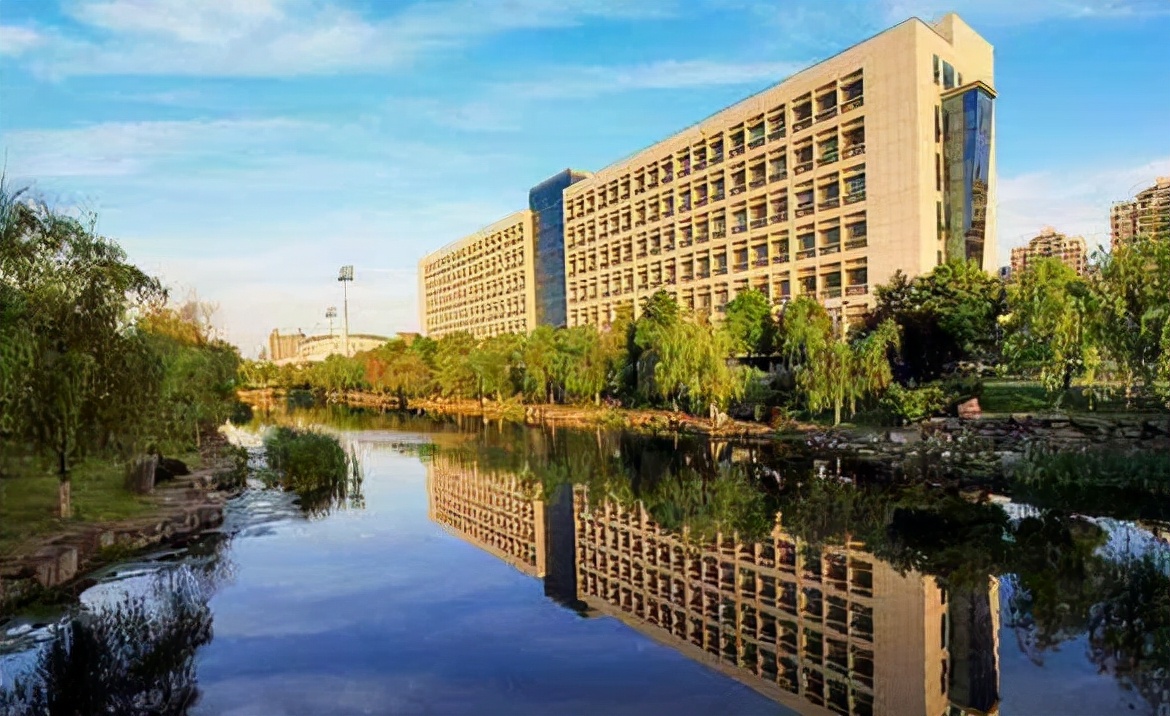 全国文科高校排名出炉！上海财大创造新高，浙江大学仅列第7