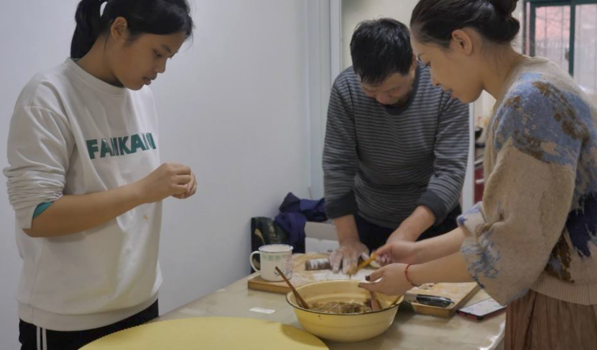 大学生还能收“压岁钱”吗？一个假期赚了2万：没毕业我就是孩子