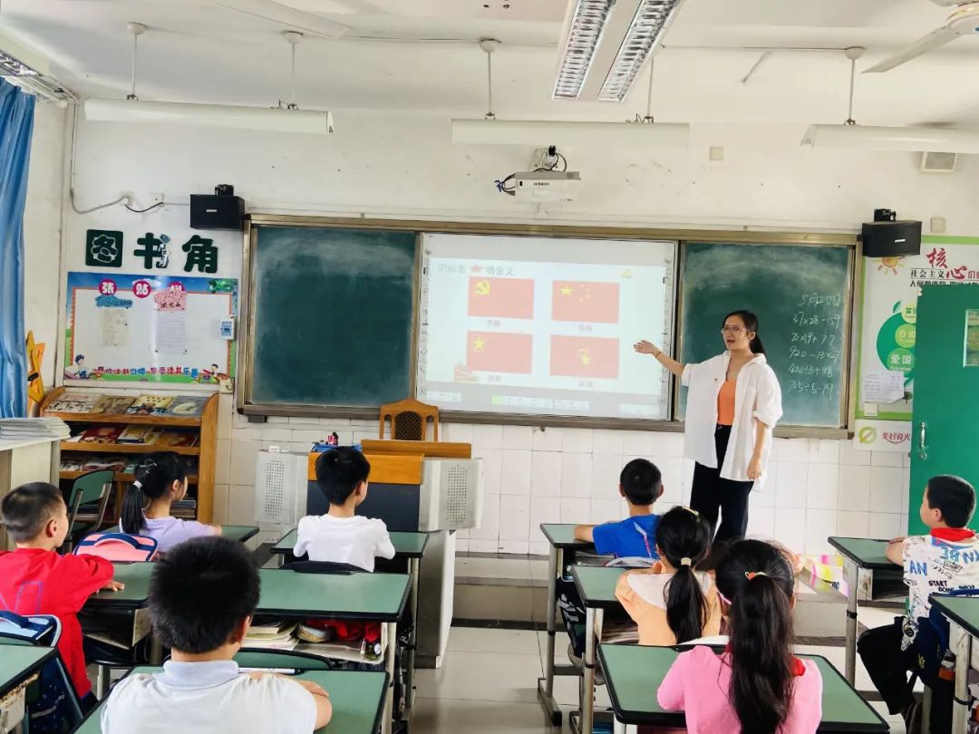 煎茶小学党员志愿服务队继续走进班队会课堂加强“立德树人”教育