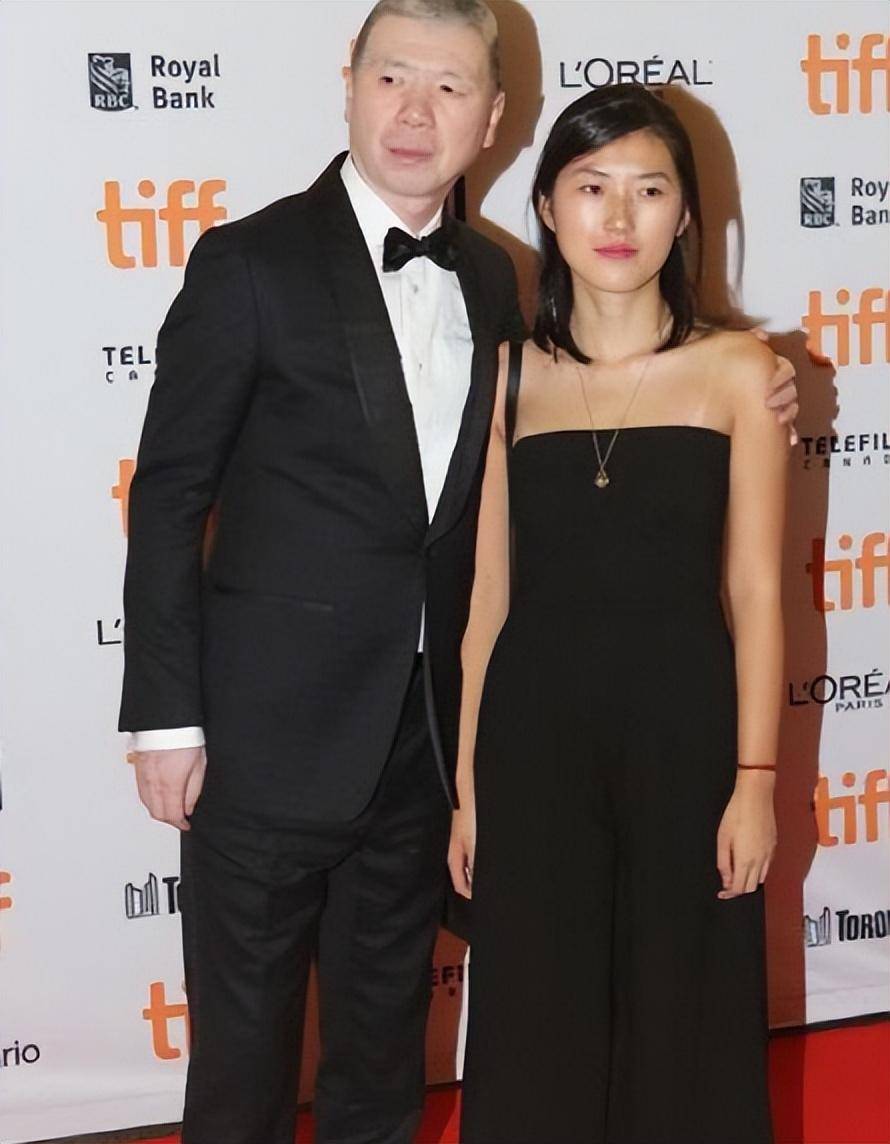前妻女儿和领养女儿差距有多明显?同是冯小刚的孩子,却不同人生