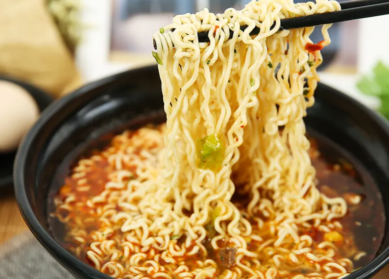 的泡面是晚上最开心的一件事了,无奈现在的华龙面已经被今麦郎替代,也