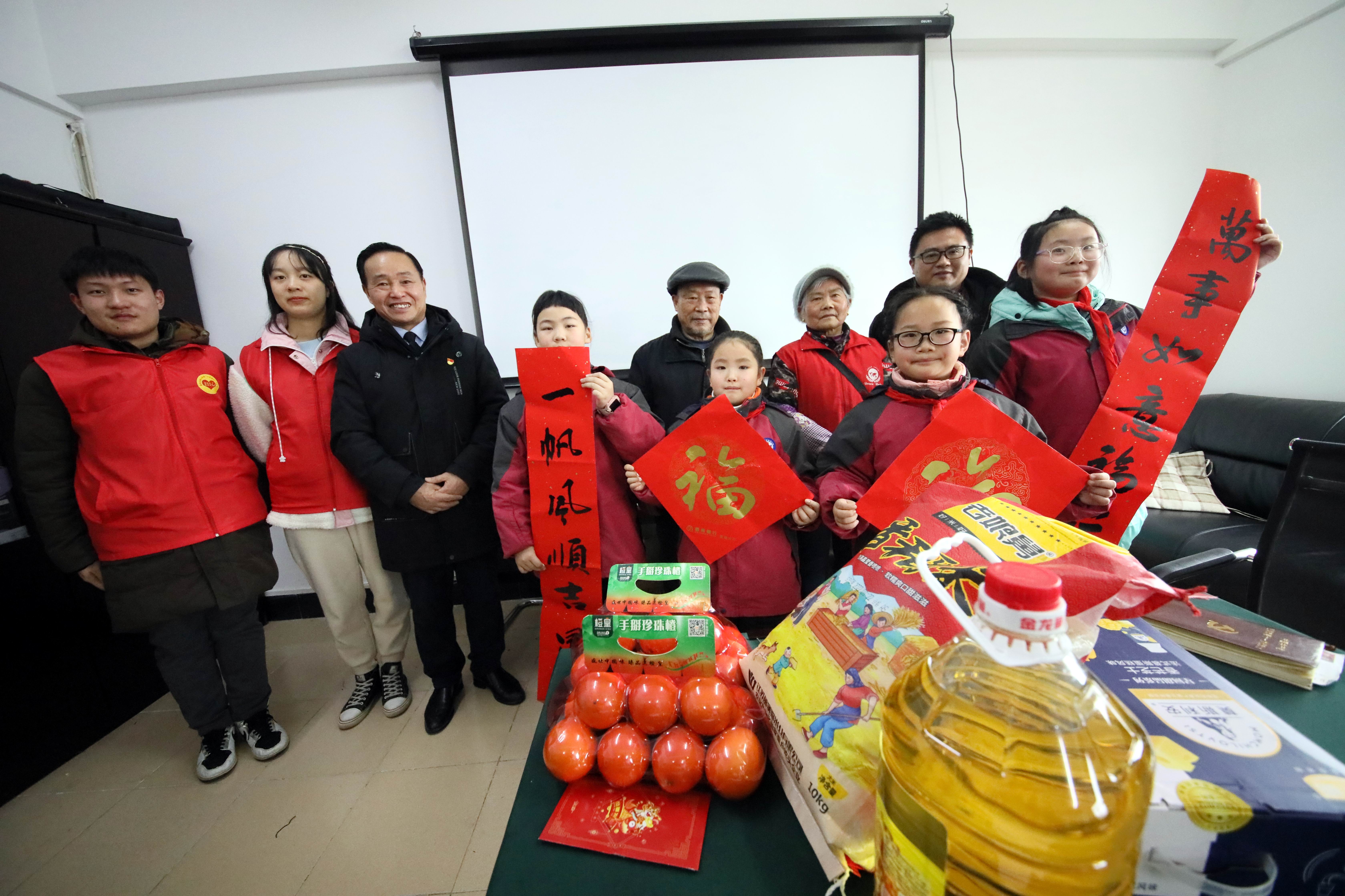 安徽芜湖：新春佳节前全国劳模走进社区，活动里有传承更有感动