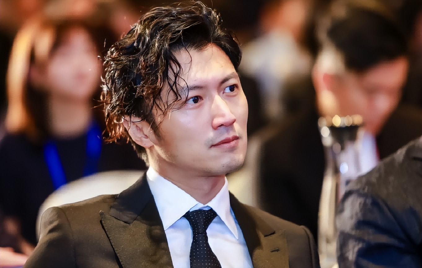 留长发却不娘的6位男明星，个个五官硬朗，野性又帅气