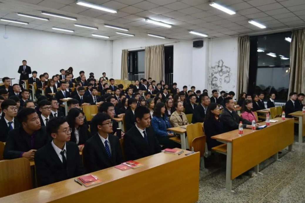 大学生入党的“硬性要求”，再快也要花3年时间，尽量在大一申请