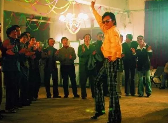 电池大王钟馨稼：豪捐美国1000万，称中国穷跟他无关，现销声匿迹