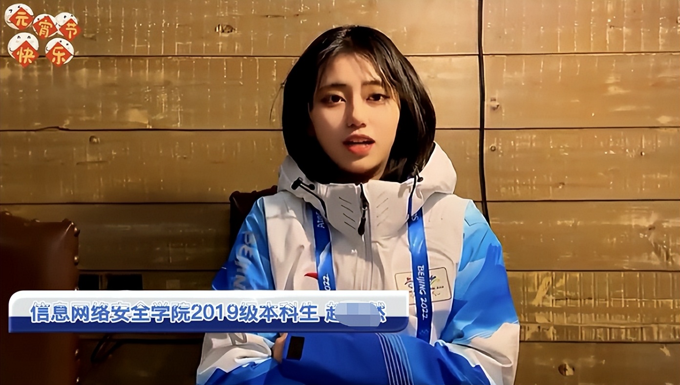 纯真萌妹竟是公安校花，才貌双全又美又飒，简直是行走的招生简章