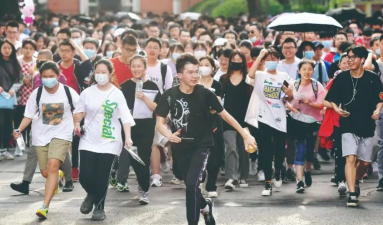 2010年，江苏考生755字文言文获高分，拒绝北大，选择东南大学