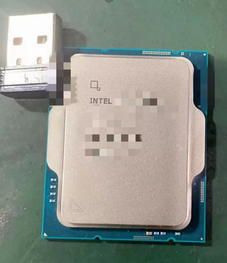 即将上市的英特尔酷睿i9-13900K处理器的样品在黑市上出售