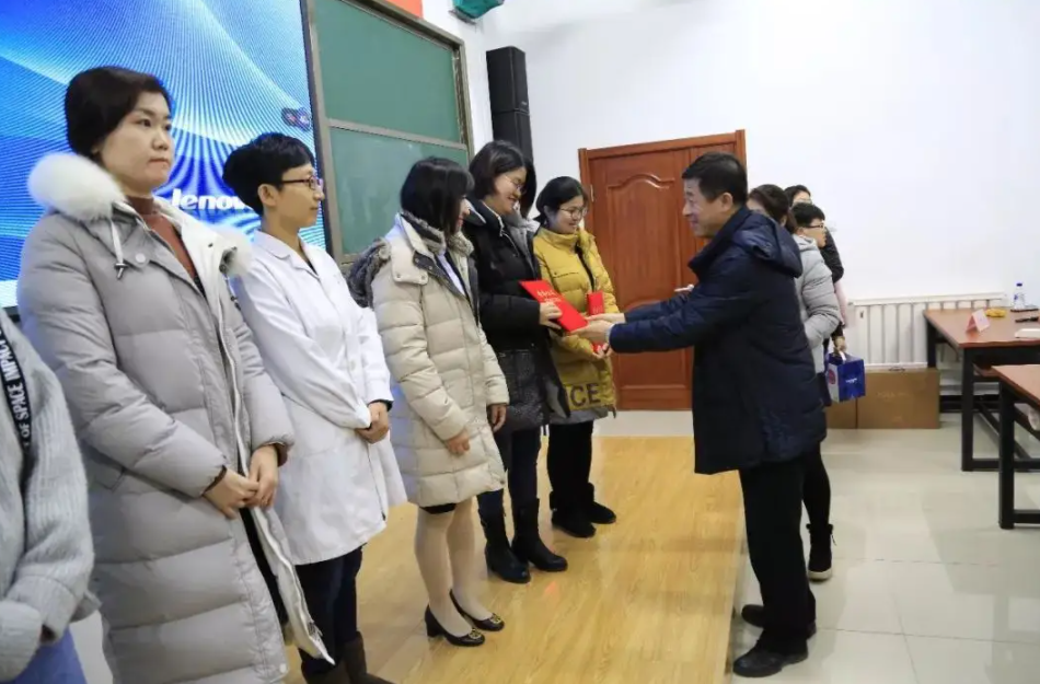 吉林一高校女生寝室被征用，男生乱翻女生内衣还发私信，令人气愤