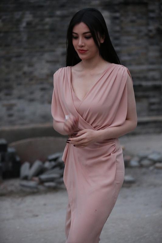 刘翔前妻葛天太有女人味！1米7的身高穿粉色裙子好美，比例真好