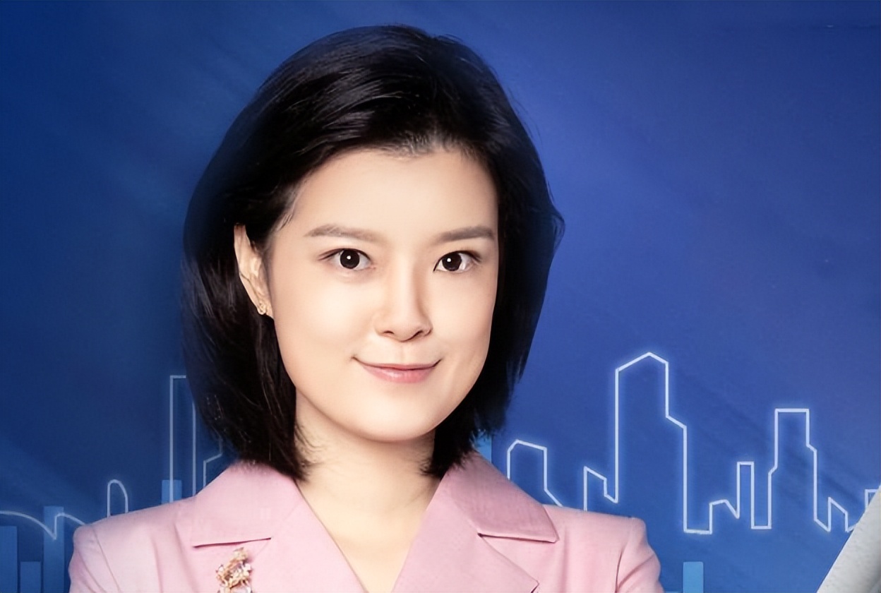 央视主持邹韵:曾征服康辉董卿,全英文采访李显龙,她真不简单