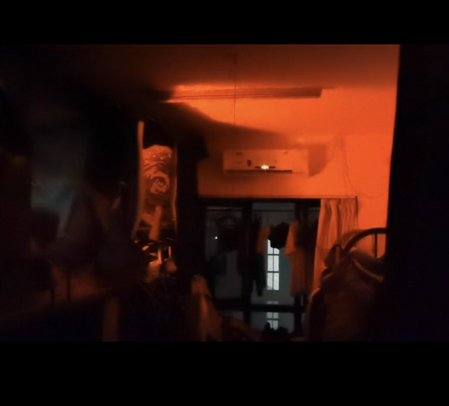 大学“阴间宿舍”走红，走廊看起来就很闪灵，学生直言不敢睡觉