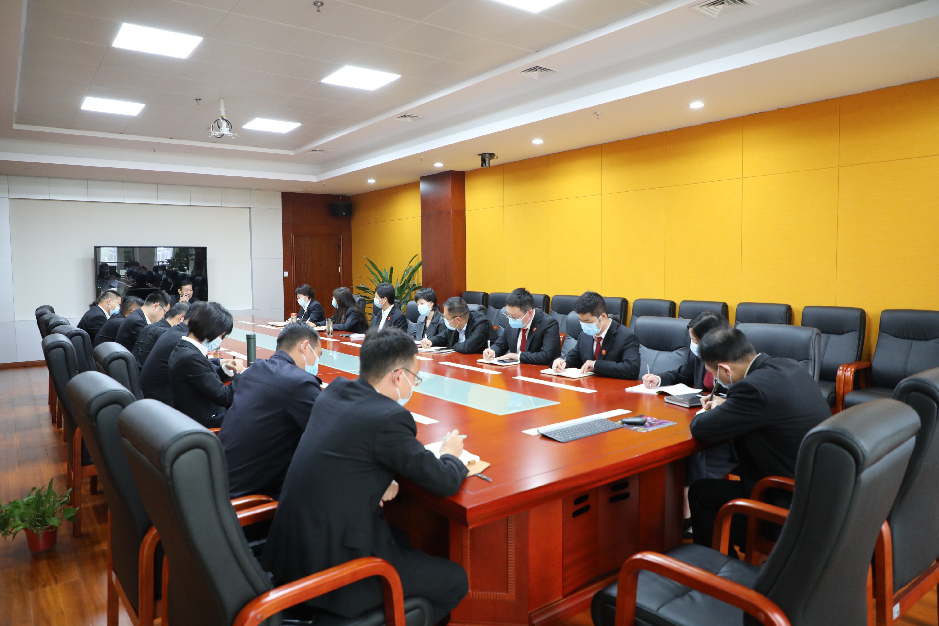 西安高陵法院传达贯彻全市法院党风廉政建设和反腐败工作会议精神