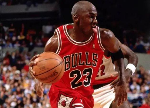nba为什么会咬牙套（盘点NBA球星哪些标志性动作以及小怪癖，纳什喜欢摸鞋底再舔手指）