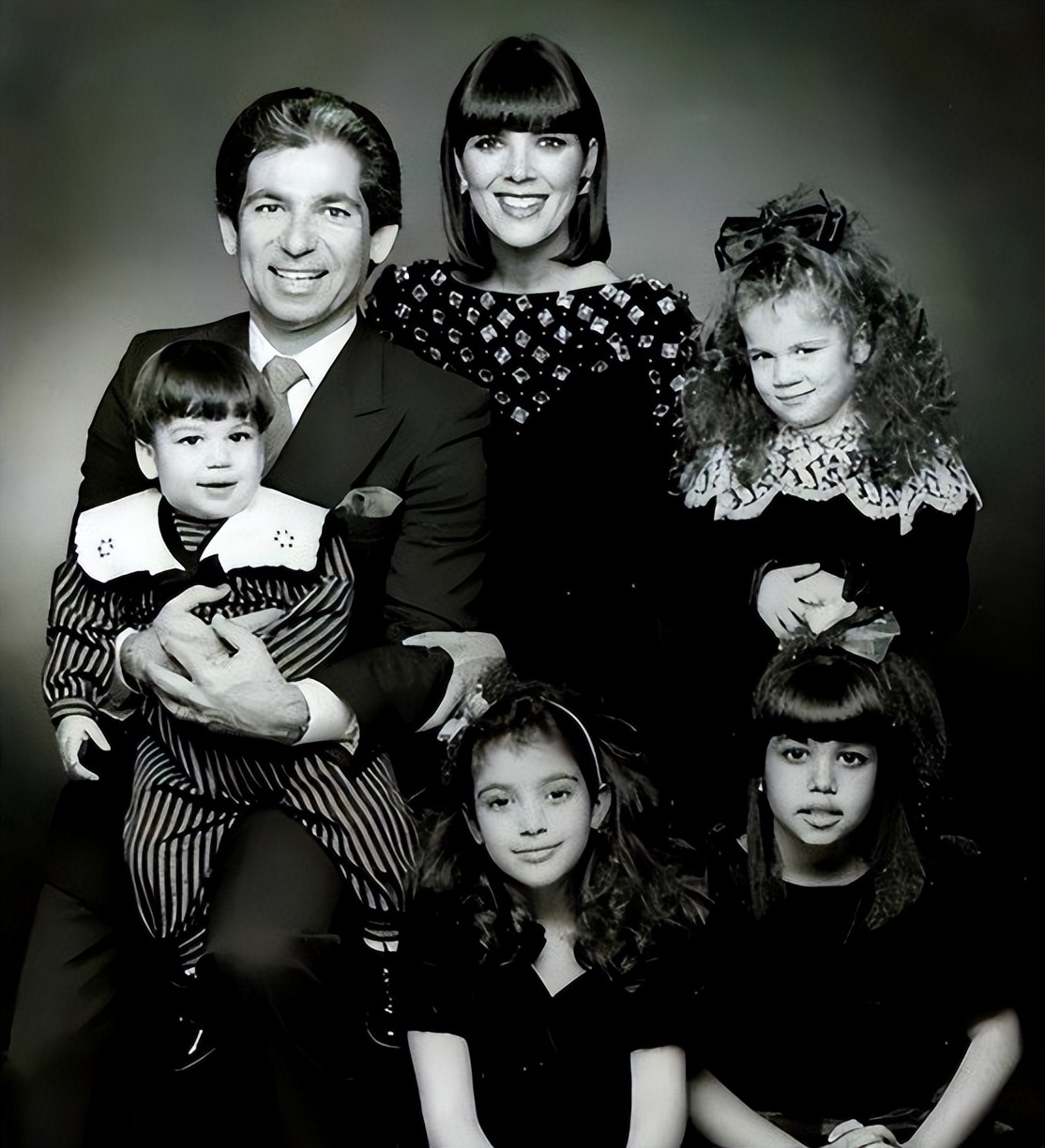 辛普森在橄榄球的地位(卡戴珊家族掌舵人：2段婚姻生5个漂亮女儿，成“NBA球星收割机”)