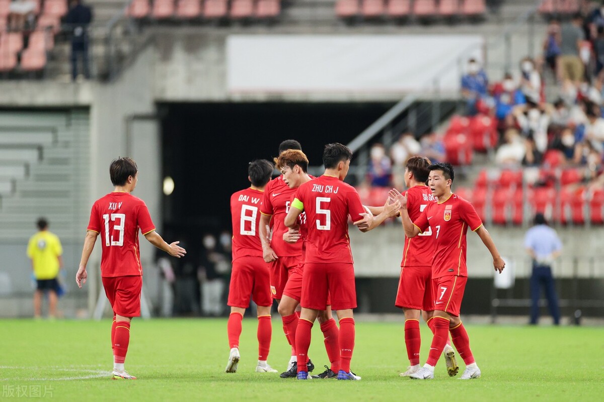 在香港那个网址可以看世界杯(CCTV5直播，中国男足VS中国香港男足，朱辰杰加油)