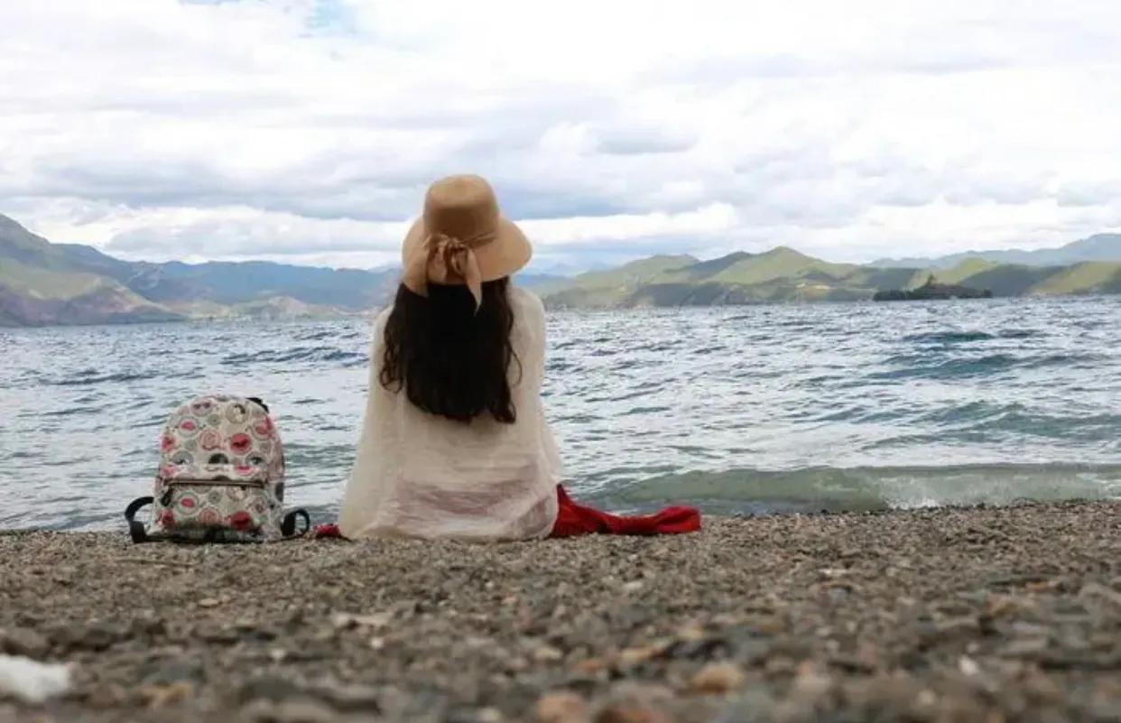 独立自信的女人最美「独立自信的女人最美丽句子 」_爱阅读