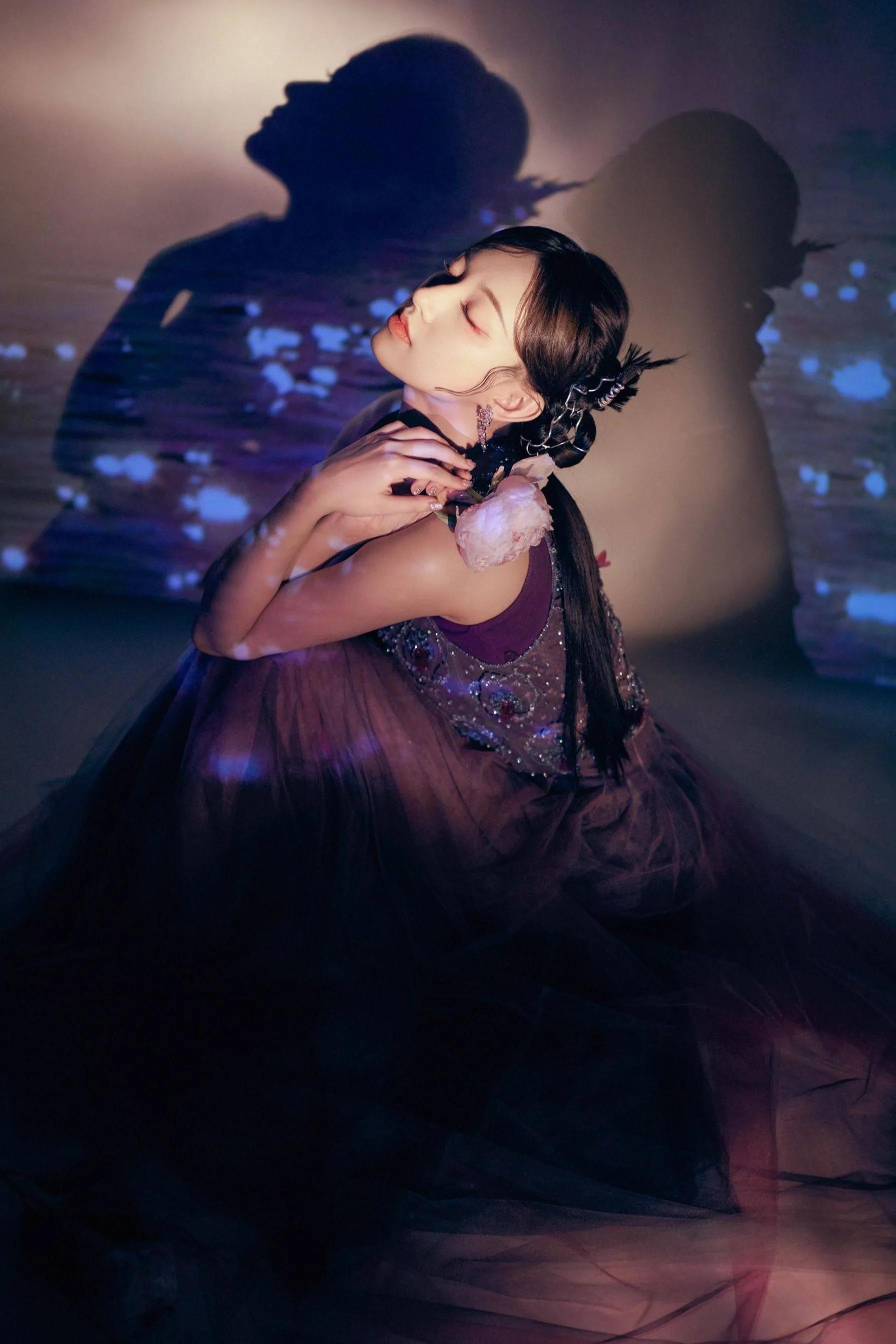 程潇长裙优美舞台照