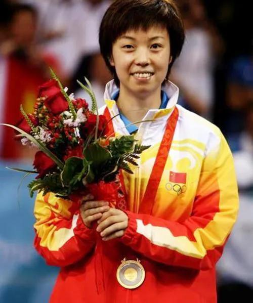 乒乓名將張怡寧老公（13年后再看張怡寧徐威大20歲的盛世婚禮，一兒一女是最好的回應）