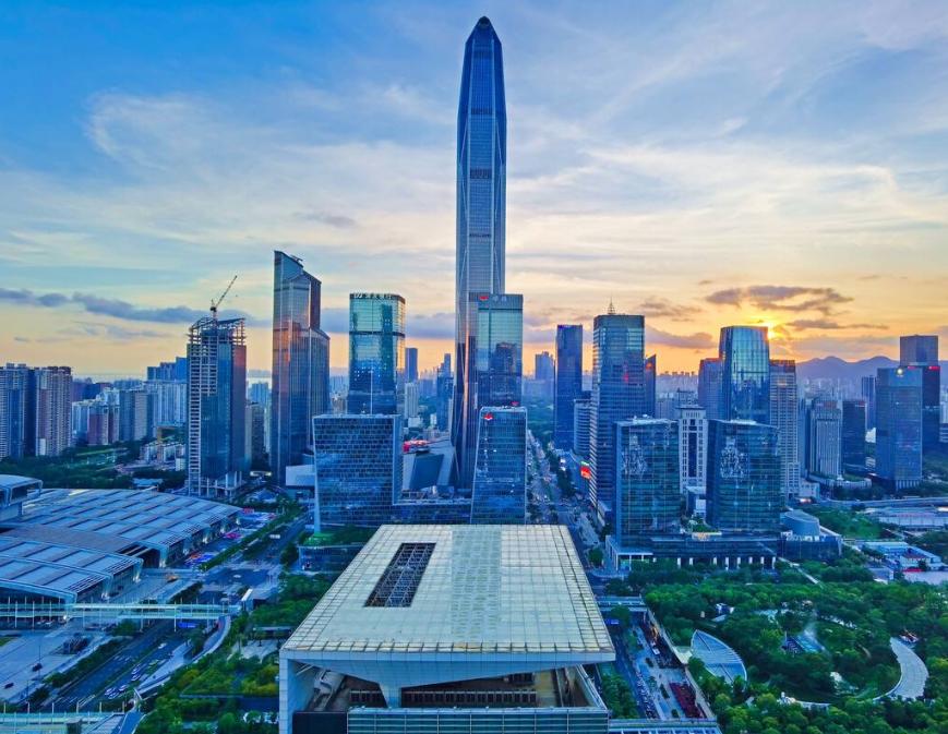 14年前，广东富豪投资700亿建中国第一高楼，结果却成第一烂尾楼