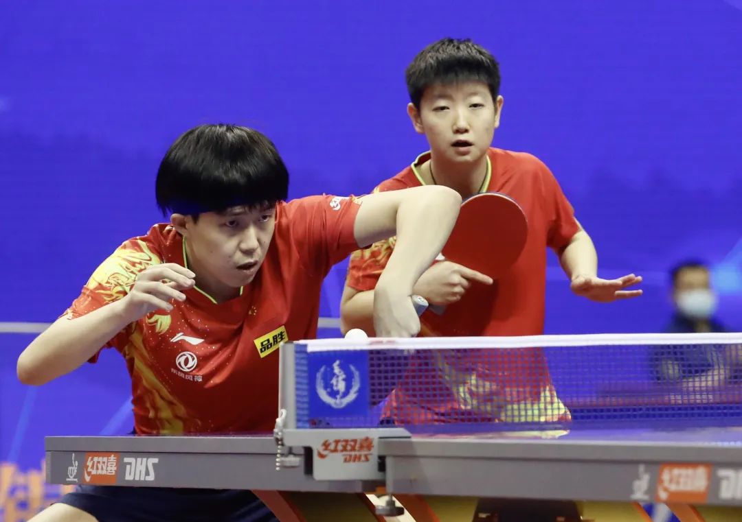 混雙乒乓球幾局贏（林高遠(yuǎn)／王曼昱4比2勝王楚欽／孫穎莎，時(shí)隔三年再奪全錦賽混雙冠軍）