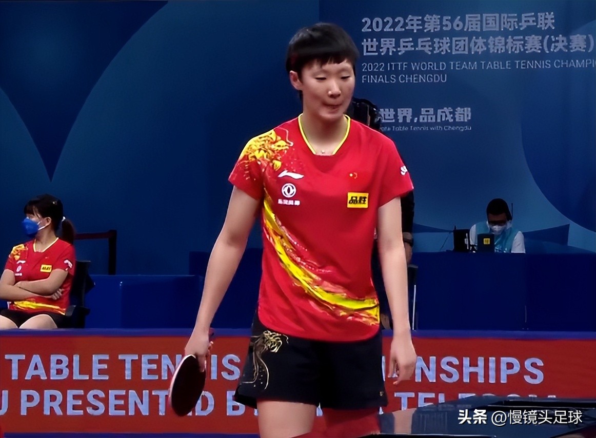 王曼昱VS孙颖莎(3-0！9-0！中国队爆发，王曼昱让球，陈梦孙颖莎横扫，刘国梁放心)