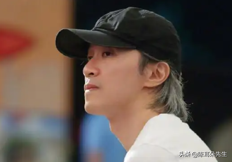 如花：周星驰外号小龙，小时候就很能打，我看到他都躲着他