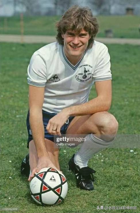 世界杯进球球鞋品牌（法国公鸡赞助过三届世界杯冠军，齐达内坎通纳曾使用球鞋已成传说）