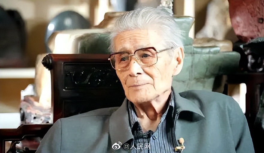 个人简介蓝天野个人简介