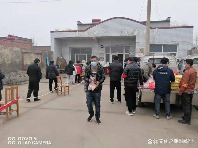 基层组织筑堡垒，抗疫一线党旗红