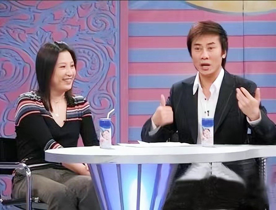 歌手江涛：娶富家女为妻，走红后不变心，如今54岁已升级当爷爷