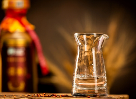 高考满分作文《酒》，全篇没有一个“酒”字，却能令人沉醉其中