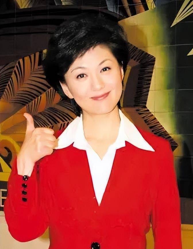 央视主持人海霞亮"新身份",老公是大名鼎鼎的他,女儿比妈还美