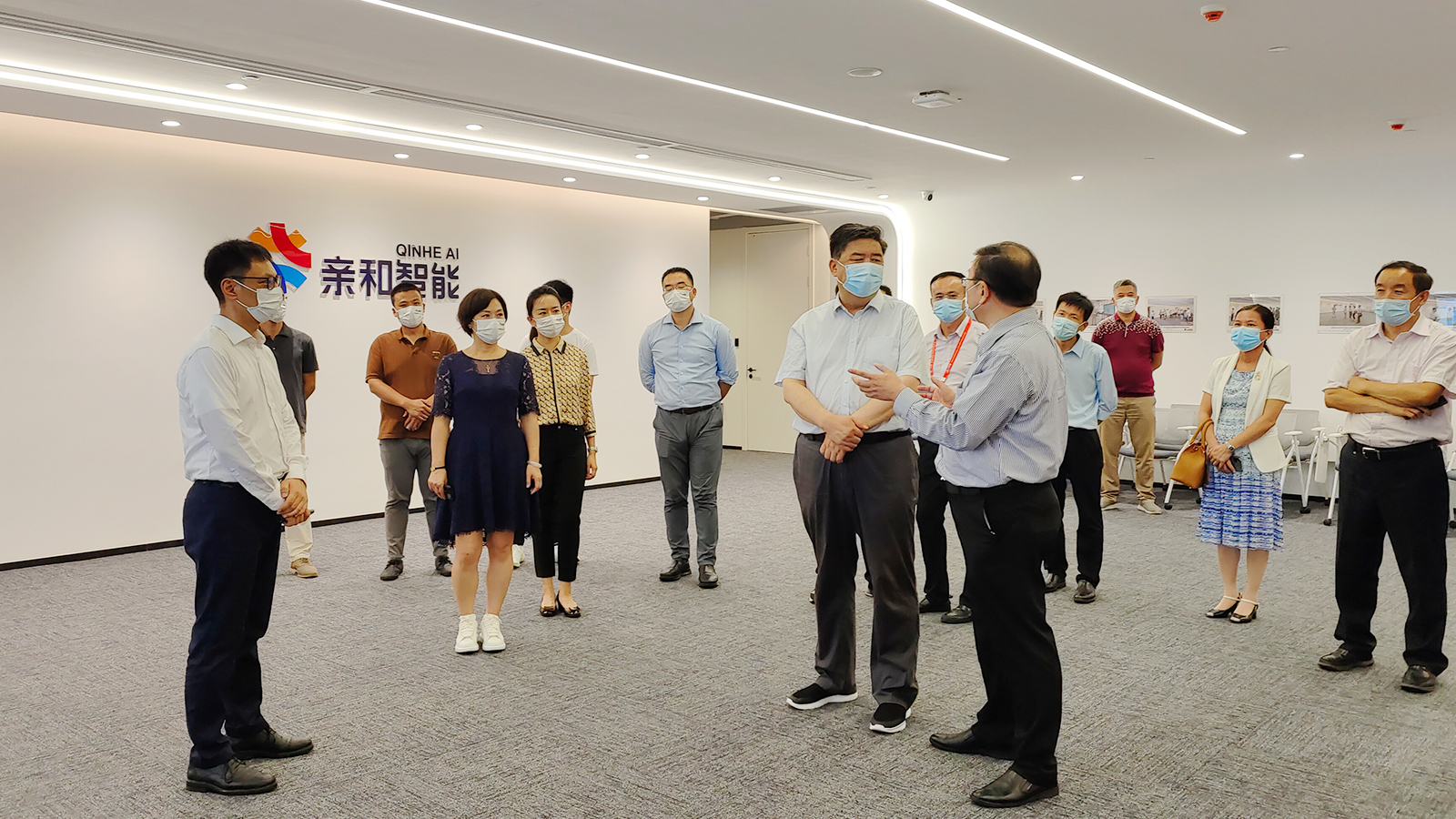 2022年中国国际消费品博览会内蒙古自治区政府代表团到访亲和智能