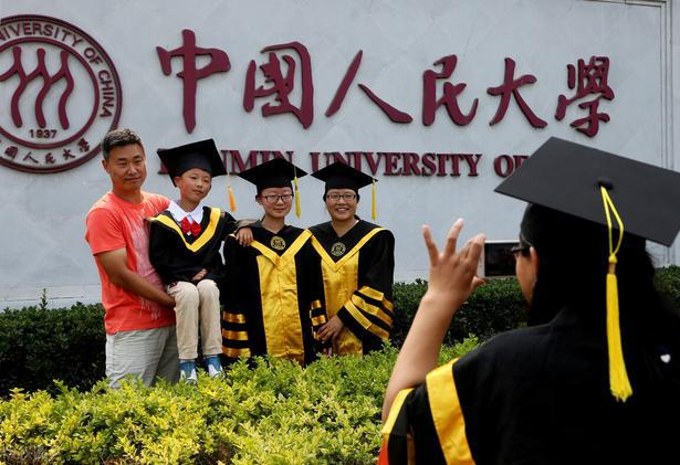 昔日状元流浪街头，高考800多分的他，执意要坚持“新的信仰”