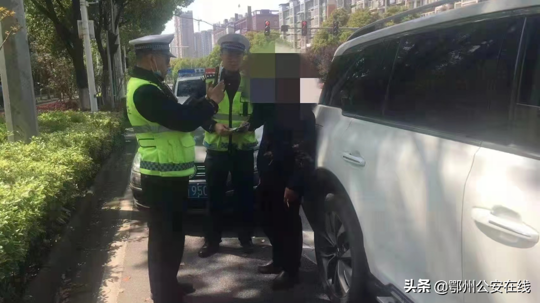 保畅通护平安 鄂州公安构筑清明交通安全屏障