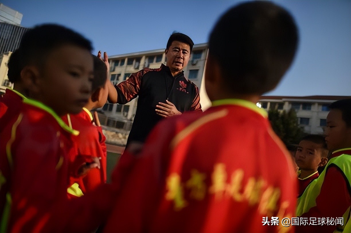 歐冠發獎牌的人是誰（天賦堪比C羅的他，至今仍是唯一奪得過歐冠冠軍的中國球員）