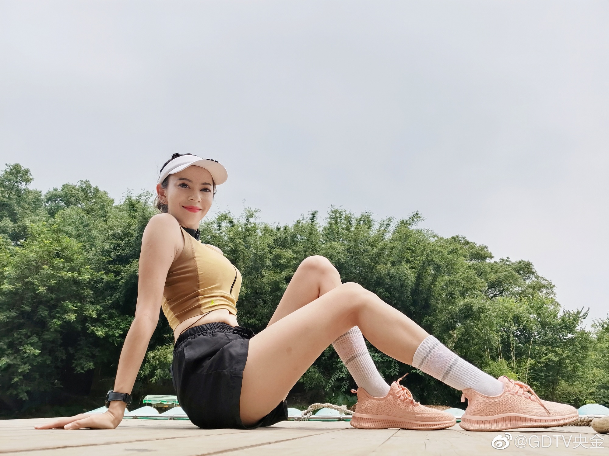 张可盈 相貌清秀,身材苗条,气质温婉迷人,是广东台新的人气王.