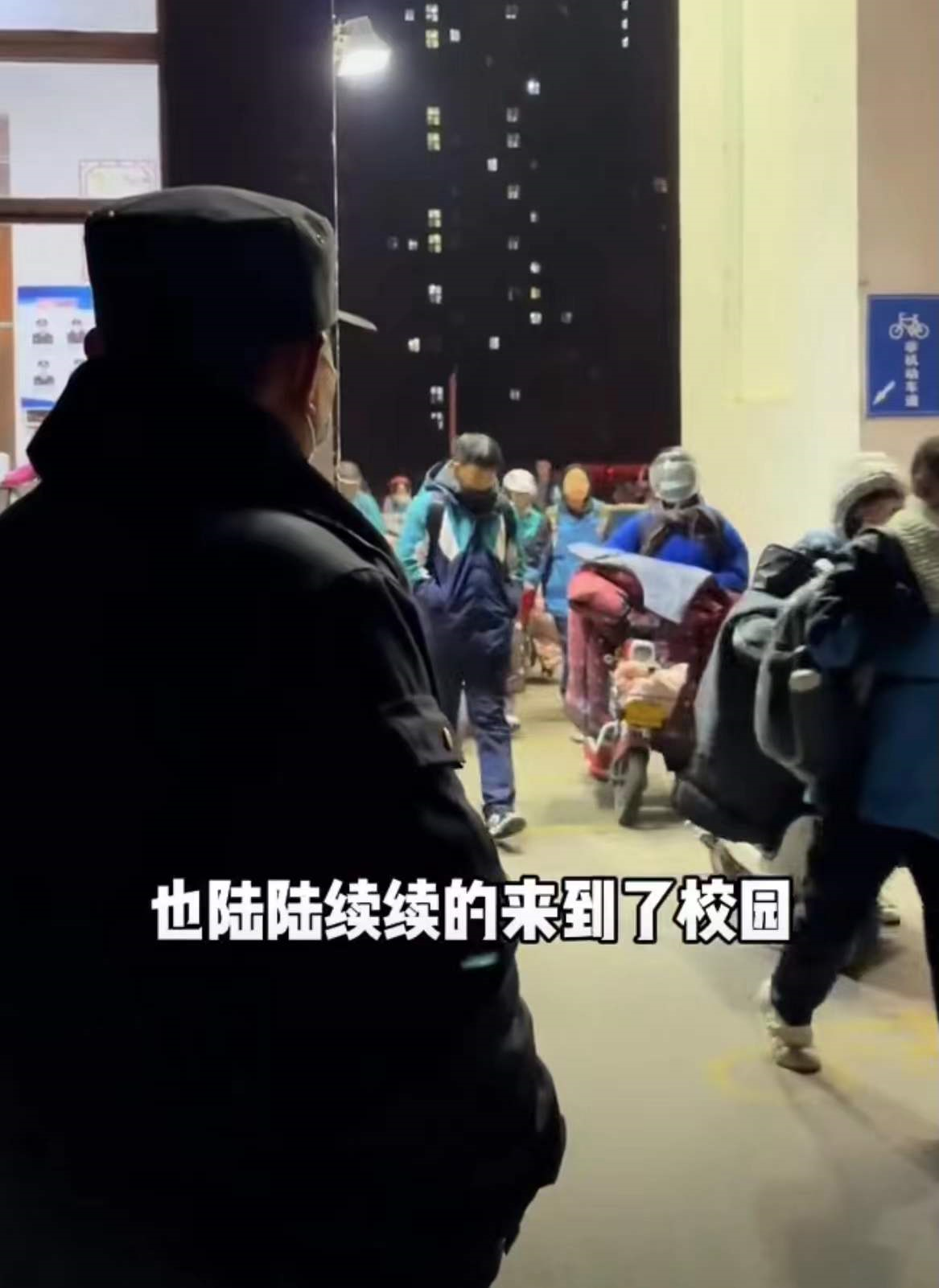 高三学生的一天曝光，凌晨5点教室灯火通明，网友：果然是江苏的