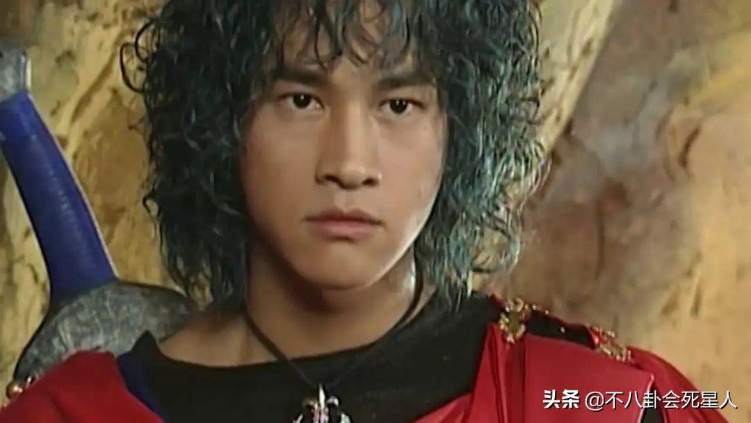 厚嘴唇、大鼻孔、长方脸，这7位男星看似很帅，实则奇怪