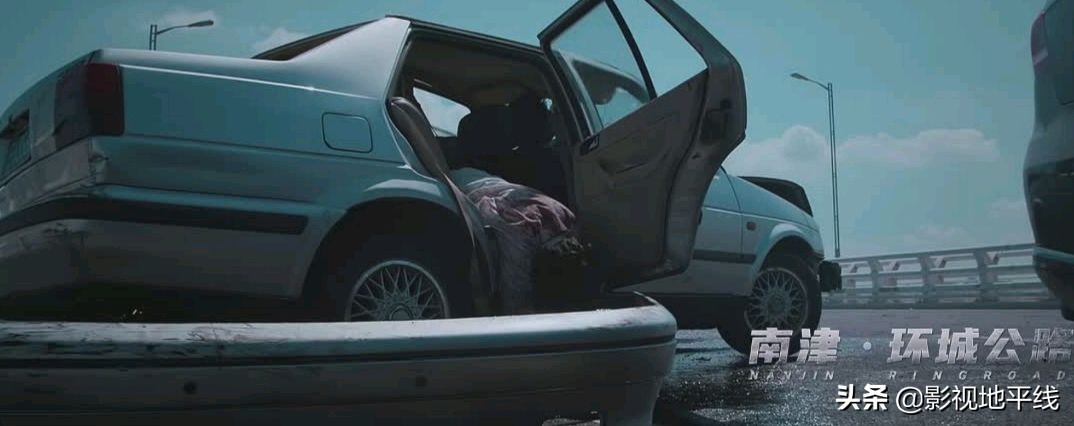 首播两集不过瘾，强强联手的《庭外》，有点《白夜追凶》的感觉了