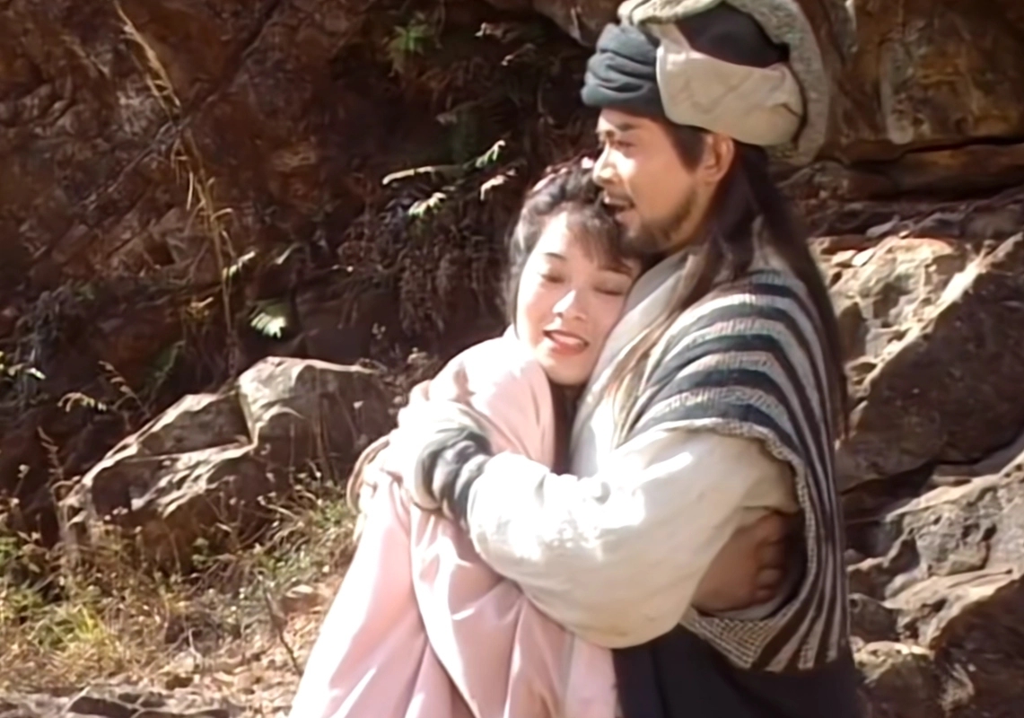 还有阿朱之死,97萧峰的伤感凄凉懊悔程度远远超越胡军萧峰,胡军连眼泪