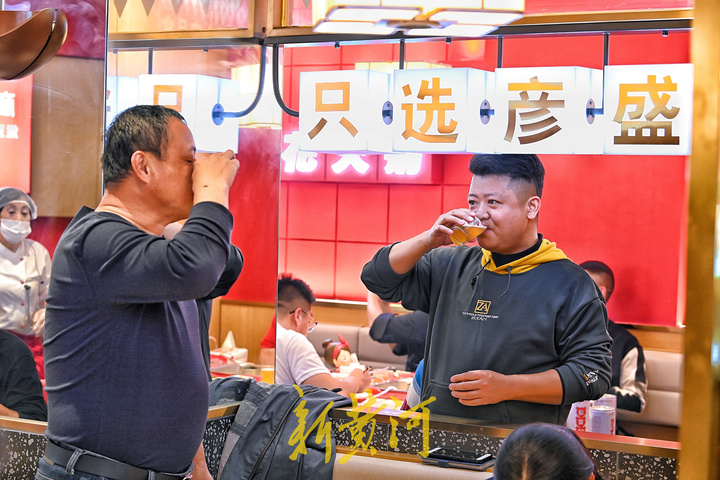 直击济南恢复堂食“第一餐”：测温扫码一个不少，火锅店招牌菜凌晨就卖光