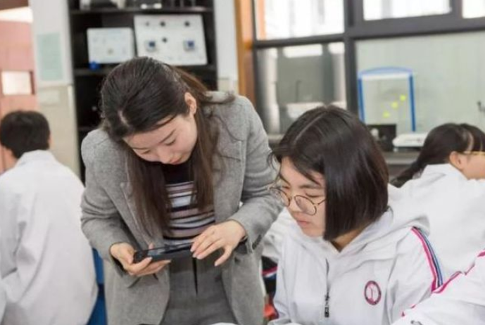 大学中容易后悔的专业排名，榜首在意料之中，数学仅排第七