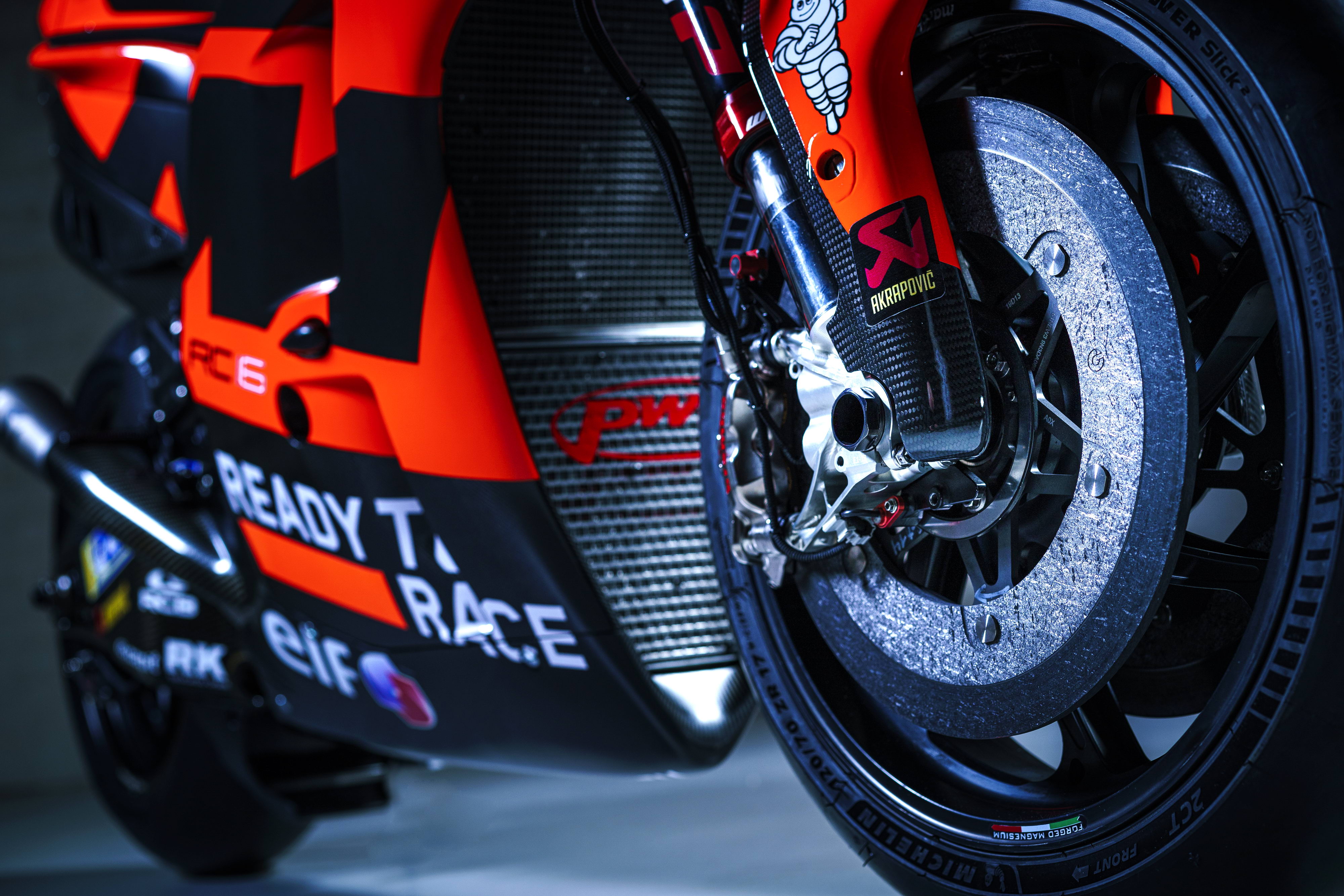 25号赛车手(MotoGP 2022：KTM MotoGP Tech3 车队的 RC16)